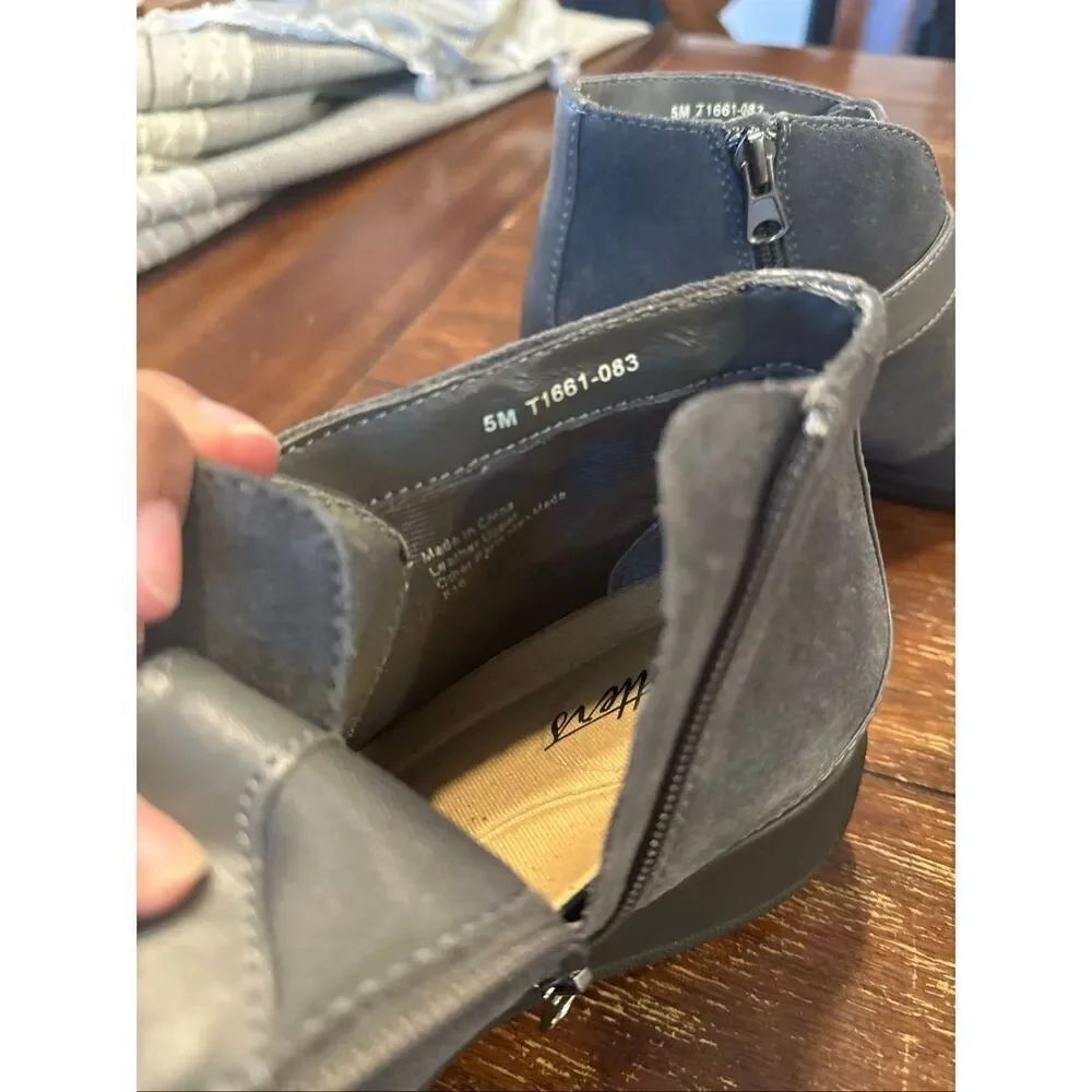 Trotters Mindy' Wedge Bootie - Picture 8 of 8